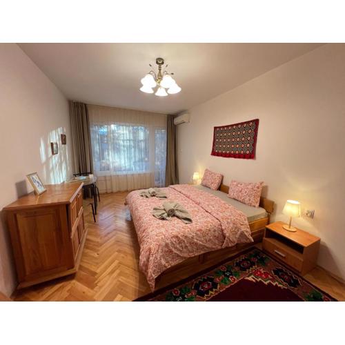 Glasgow 2BDR peaceful Apt 1 min from Metro w WiFi