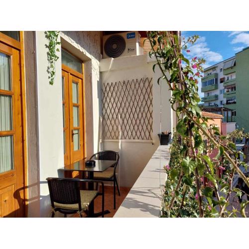 Godard Apartments