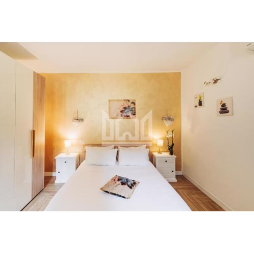 Gold Apartment