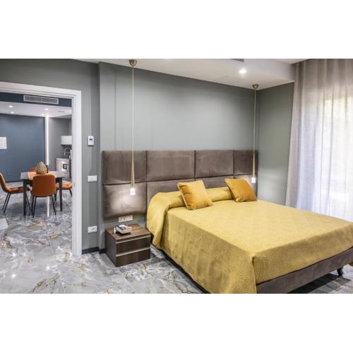 Gold Luxury Flat x4