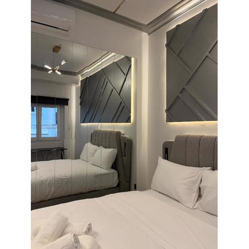 Golden Diamond Suite by Zeussuites