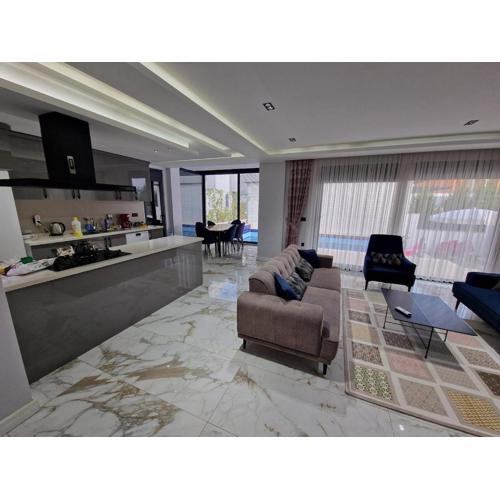 Golden Life Family Villa 2