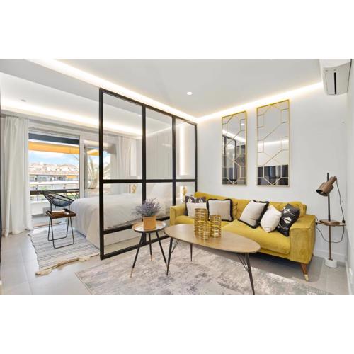 Golden Mile Lux Sea View Suite with Balcony