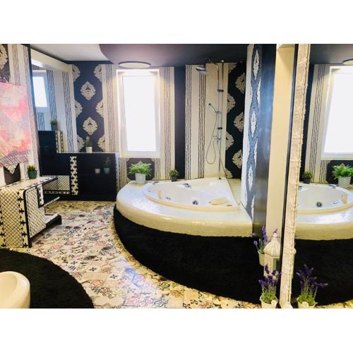 Golden Pearl - jacuzzi top center luxury apartment