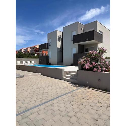 Golden Sands Apartments