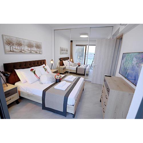 Golden Tree Apartment