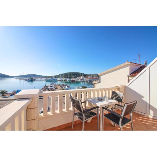 Goles apartments-First row to the sea
