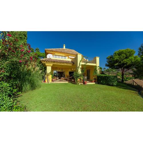 Golf Villa in Marbella, Frontline Golfvilla in RioReal Golf