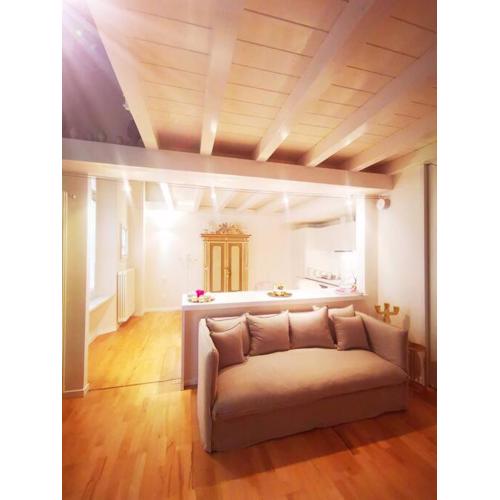 Gombruti14 Boutique Home