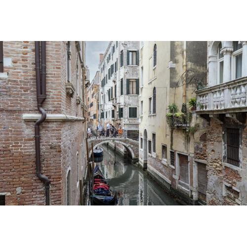 Gondola Luxury - Campo Santi Filippo e Giacomo by Wonderful Italy
