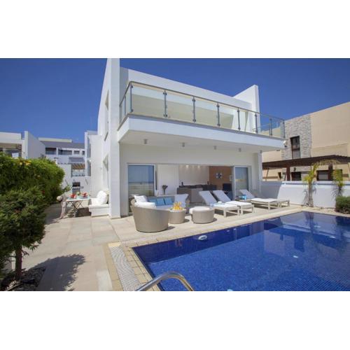 Goodness Villa offers Magnificent Coastal Views