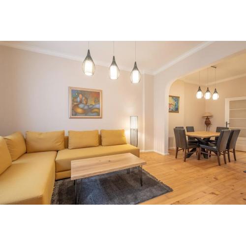 Gorgeous 2 BDRM fully equipped flat, TOP location