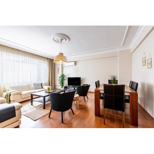 Gorgeous 3 Bedroom Flat - No8