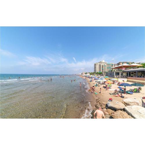 Gorgeous Apartment In Follonica