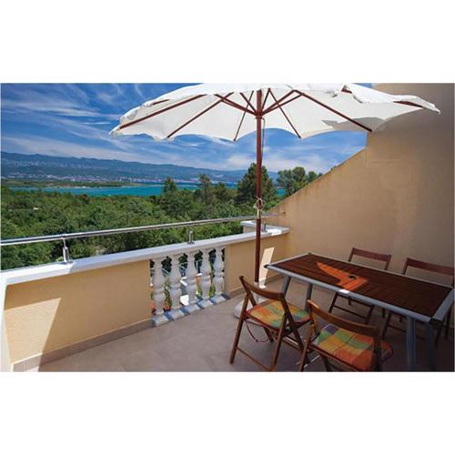 Gorgeous Apartment In Malinska