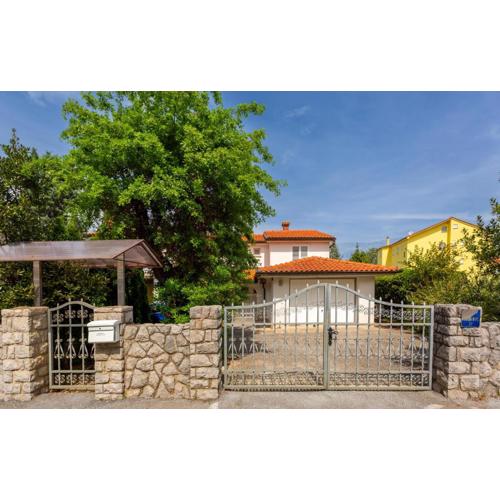 Gorgeous Apartment In Malinska