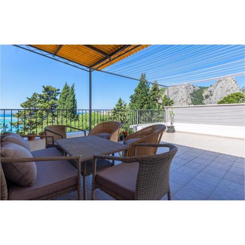 Gorgeous Apartment In Omis With Kitchen