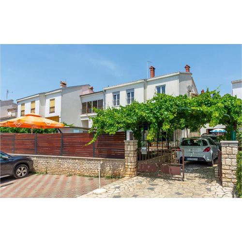 Gorgeous Apartment In Pula With Jacuzzi