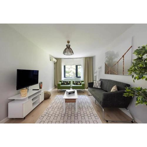 Gorgeous Bright New 2bd Central Home! #212