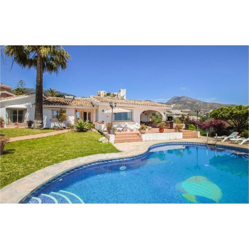 Gorgeous Home In Benalmadena With Wifi