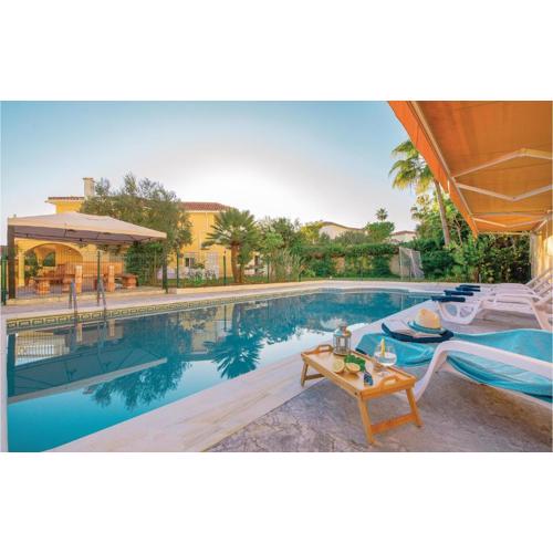 Gorgeous Home In Benalmádena With Wifi