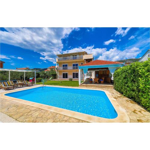 Gorgeous Home In Kastel Luksic