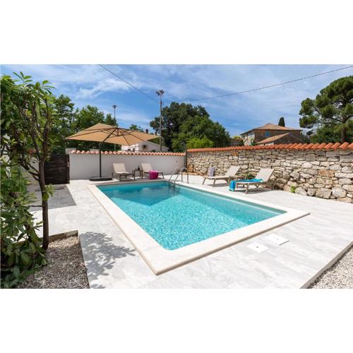 Gorgeous Home In Porec With Wifi