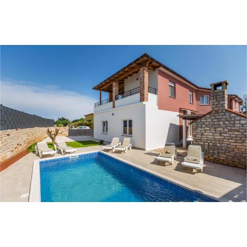 Gorgeous Home In Pula With Wifi