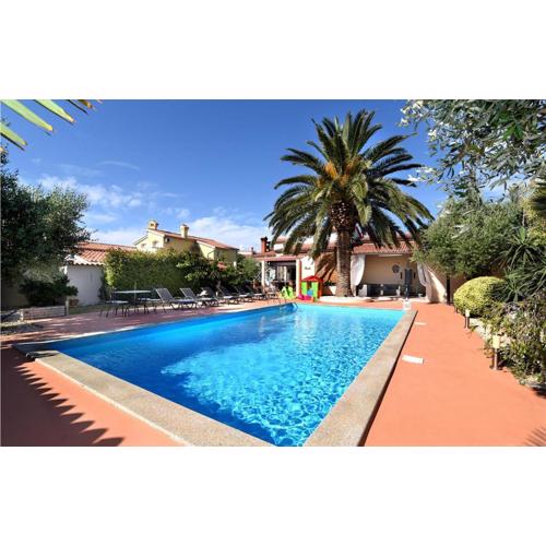 Gorgeous Home In Pula