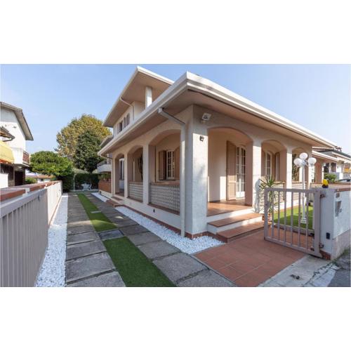Gorgeous Home In Viareggio With Kitchen