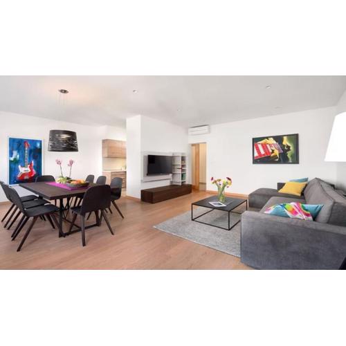 Gorgeous Split Apartment for 8 Guests