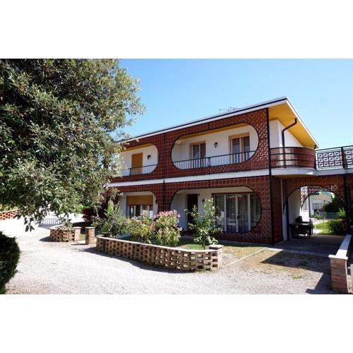 Gorgeous villa for 8 with shared pool
