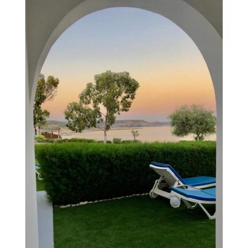 Governors Beach Costas Apts