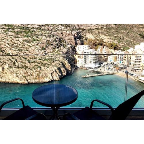 Gozo Xlendi Coastal Apartment with Stunning Sea View, Free Private Parking, AC & WiFi
