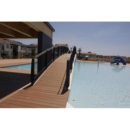 Gracious flat with swimming pool and solarium
