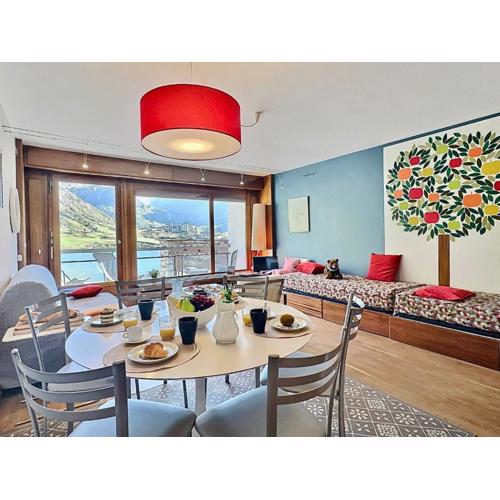 Grand 2 pièces fonctionnel, balcon sud, cœur de station, 6 pers, parking inclus, proche pistes et commerces. - FR-1-411-381