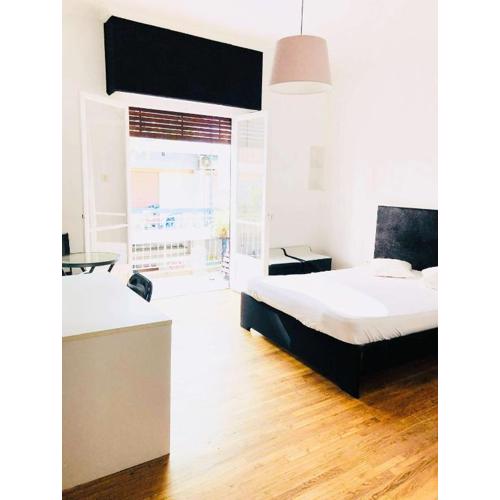 Grand 4 Bd Flat with Classical Touches in Kipseli