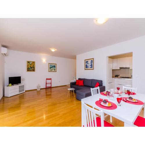 Grand Apartment - Three Bedroom Apartment with Terrace and Partial Sea View