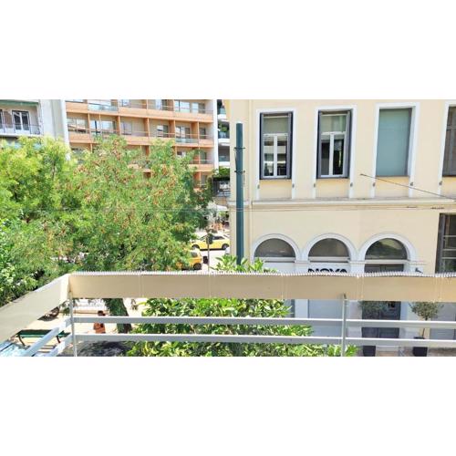 Grand apartment in Acropolis museum