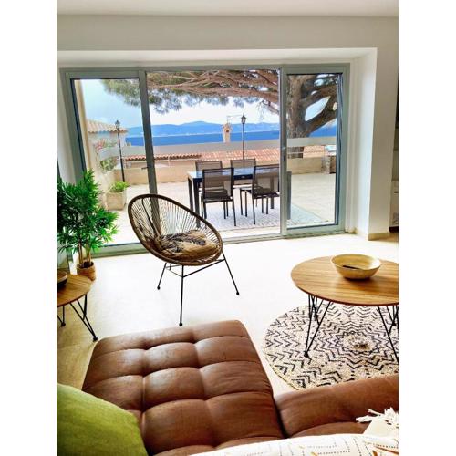 Grand Duplex climatisé avec terrasse face à la mer