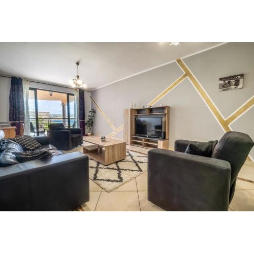 Grand Seaside Apartment, 3 Bedrooms - 4 Bathrooms