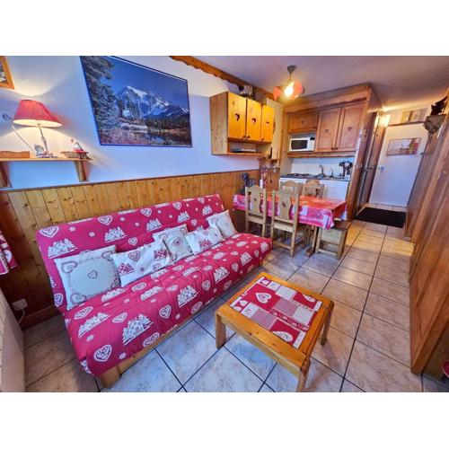 Grand studio pour 4, Les Menuires, aux pieds des pistes - FR-1-452-397