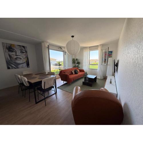 Grand T4 lumineux avec balcon traversant - 3 chambres, vue dégagée - parking privée - métro 5 min - proche centre ville