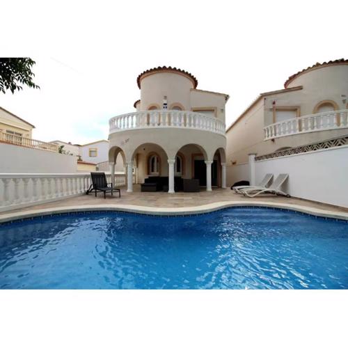 Grande villa familiale avec piscine, près plage et canaux