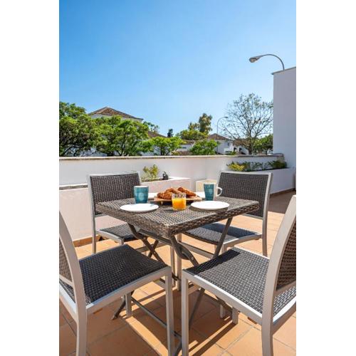 Great 3 Bedroom Apartment with Terrace in Golden Mile
