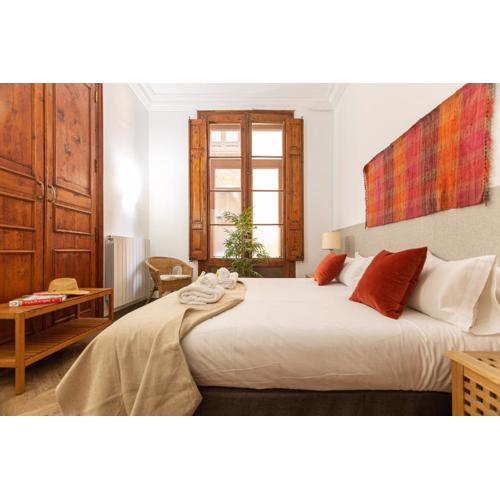 GREAT SPACIOUS APARTMENT IN THE GOTHIC QUARTER