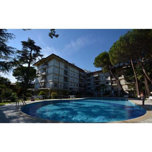 Great studio with huge terrace in a residence with common pool in LignanoRiviera