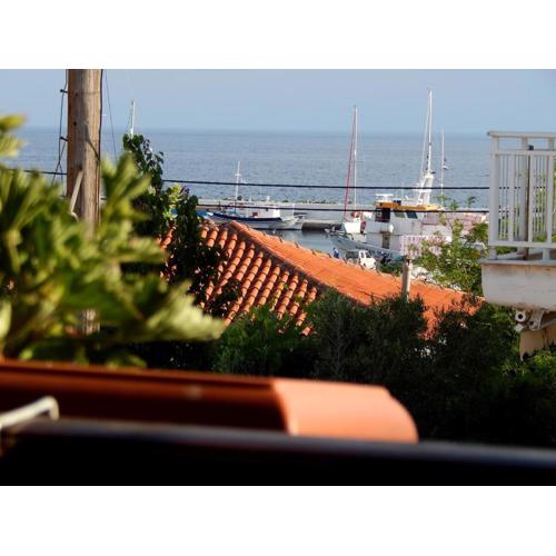 Greek House with seaview,parking and yard with BBQ