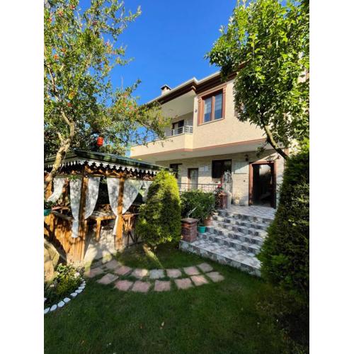 Green Garden Villa