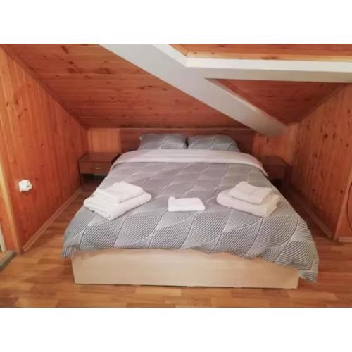 Green Loft Apartment-Rose
